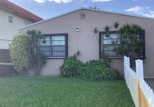 Welcome! Charming five-bedroom retreat away from home; comfort & relaxation!nn