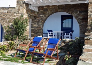 Windmill and houses by the sea / Stavros Bay