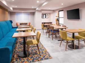 Holiday Inn Express Costa Mesa Ihg Hotel | East Side Costa Mesa