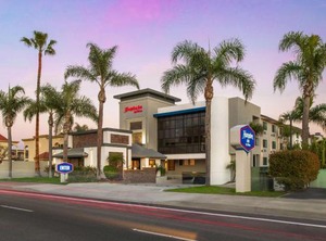Holiday Inn Express Costa Mesa Ihg Hotel | East Side Costa Mesa