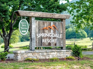 Tree Lodging Canton | Canton
