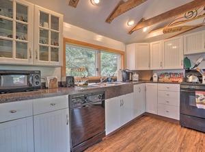 Vintage Farmhouse Half Mi Mount Pleasant Ski | Cambridge Springs