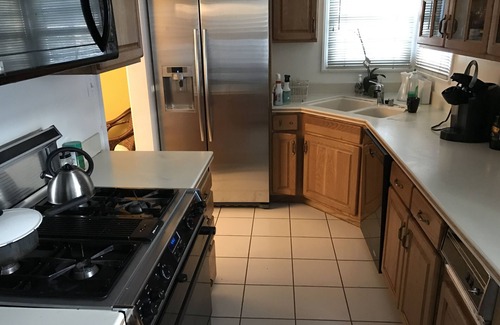 Westchester House | 10 Minutes from LAX, Freeways & Beach - Easy Access to all that LA has to offer!