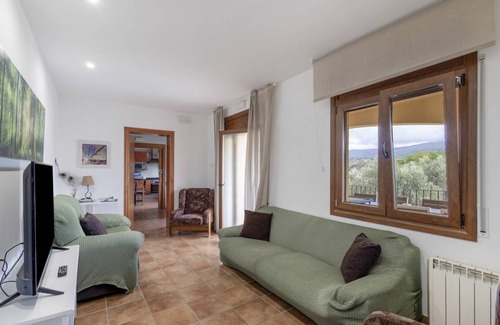 L'Ametlla del Valles House | 100 m² House ∙ 4 bedrooms ∙ 8 guests
