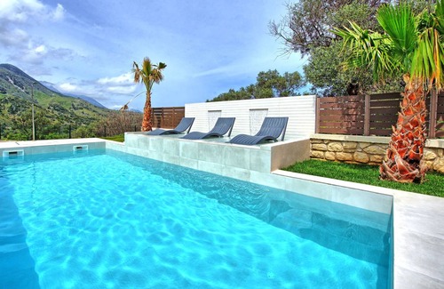 Filaki Villa | 100 m² Villa ∙ 4 bedrooms ∙ 8 guests