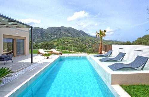 Filaki Villa | 100 m² Villa ∙ 4 bedrooms ∙ 8 guests