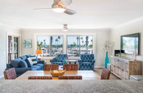 Balboa Peninsula Condo | 116 m² Condo ∙ 3 bedrooms ∙ 8 guests