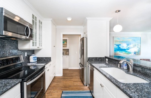 Balboa Peninsula Condo | 116 m² Condo ∙ 3 bedrooms ∙ 8 guests