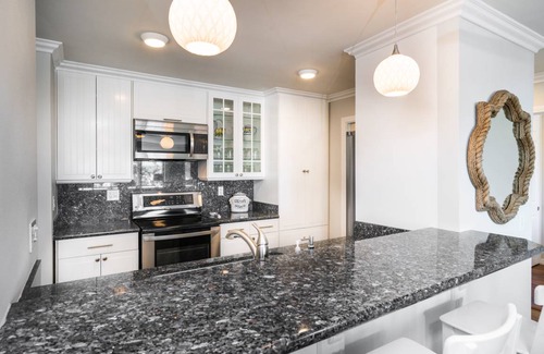 Balboa Peninsula Condo | 116 m² Condo ∙ 3 bedrooms ∙ 8 guests