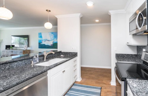 Balboa Peninsula Condo | 116 m² Condo ∙ 3 bedrooms ∙ 8 guests