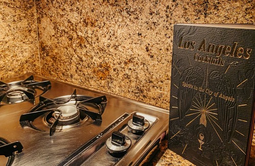 The Flats Apartment | 1920s Speakeasy Themed Suite
