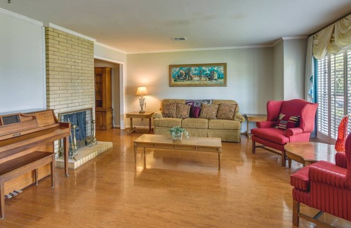 Montgomery House | 258 m² House ∙ 4 bedrooms ∙ 8 guests