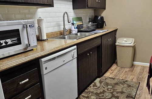 South Lake Tahoe Condo | 3 Bedroom 2 Bath Midtown Condo. Full Kitchen.Hot tub & Pool.