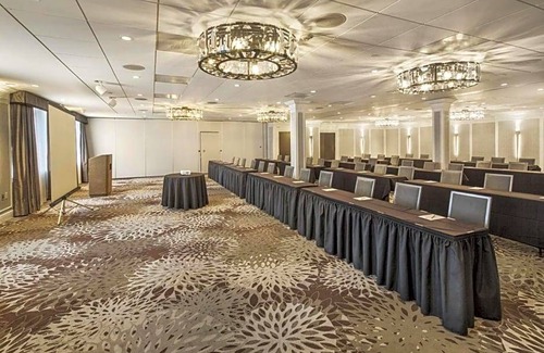Nanuet Hotel | 3-Star Hotel ∙ DoubleTree by Hilton Nanuet
