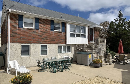 Seaside Heights Apartment | 308 Webster Ave 2nd floor apartment, sleeps 10 w/beach badges - walk to beach