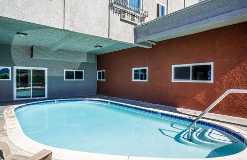 Maywood Hotel | 33 m² Motel ∙ 4 guests