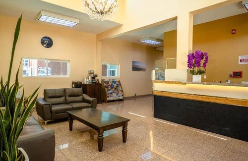 Maywood Hotel | 33 m² Motel ∙ 4 guests