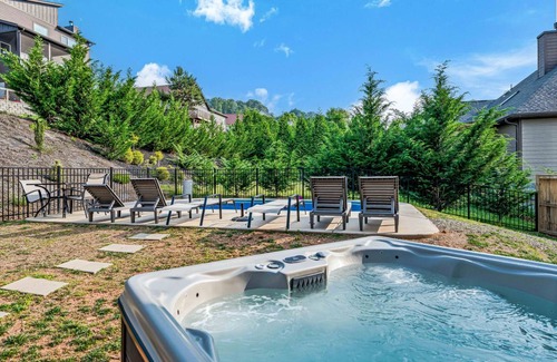 Asheville House | 376 m² House ∙ 6 bedrooms ∙ 15 guests