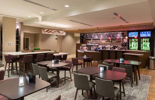 Big Flats Airport Hotel | 39 m² Hotel ∙ 127 guests