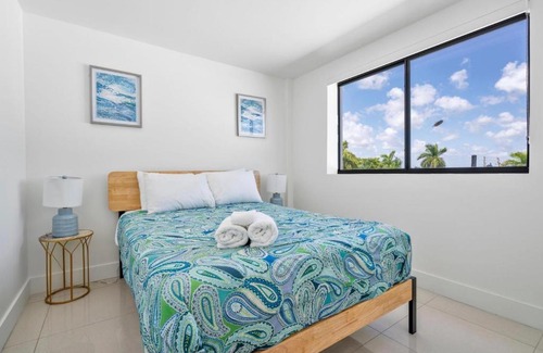 Coral Way Apartment | 3mi to Downtown Miami 7mi to South Beach 2BDR -302-