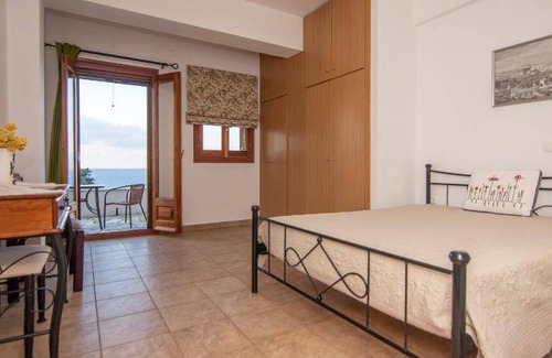 Karlovassi Apartment | 40 m² Apartment ∙ 3 guests