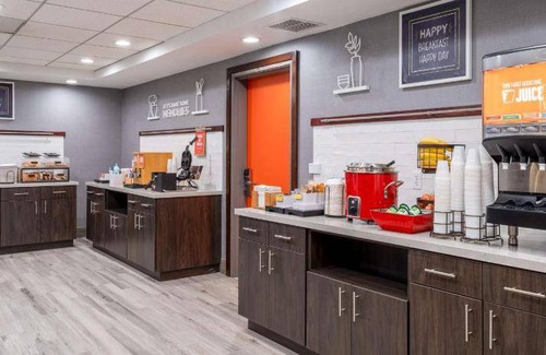 Agoura Hills Hotel | 41 m² Hotel ∙ 127 guests