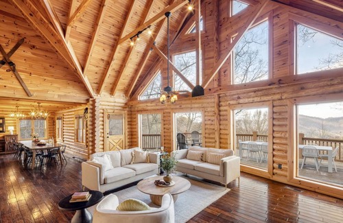Asheville House | 435 m² House ∙ 5 bedrooms ∙ 20 guests