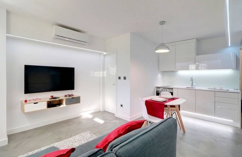 Alfragide Apartment | 45 m² Apartment ∙ 2 guests