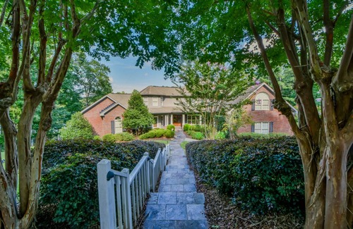 Tuscaloosa House | 697 m² House ∙ 6 bedrooms ∙ 28 guests