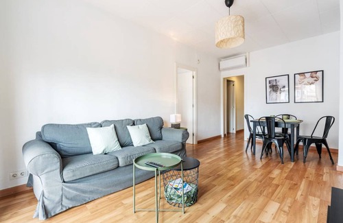 Dreta de l'Eixample Apartment | 80 m² Apartment ∙ 3 bedrooms ∙ 4 guests