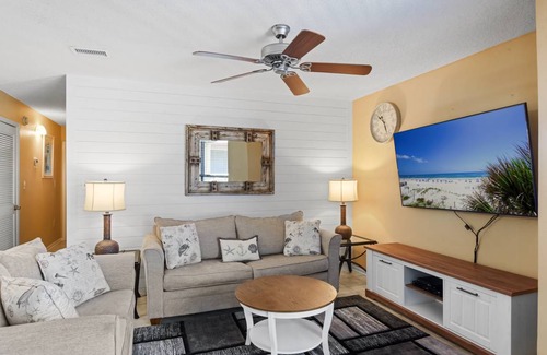Gulf Shores Apartment | Apartment ∙ 2 bedrooms ∙ 6 guests