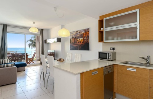 Miami Platja Apartment | Apartment with pool and parking sea views