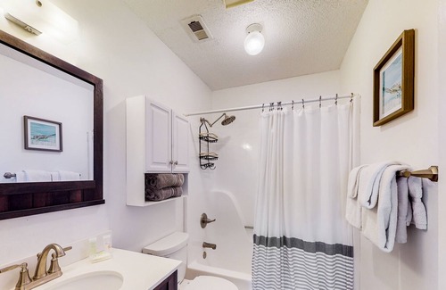 Orange Beach Condo | Bay View Condo with WiFi, Balcony, AC, W/D, Seasonal Outdoor Pool, & Boat Dock