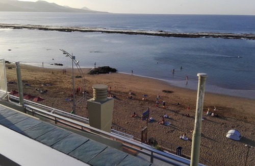 Las Palmas de Gran Canaria Apartment | Beachfront penthouse with a 30 Square meters terass and free Wifi.