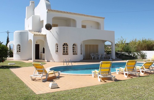Sesmarias Villa | Beautiful 4 bedroom villa, very quiet area, 1 km from the Beach Bunny