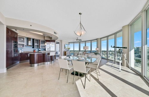 Orange Beach East Condo | Bella Luna 810-Spectacular Views of Beach & Bay