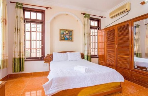 Thang Tam Villa | Biệt thự ven hồ 30 khách