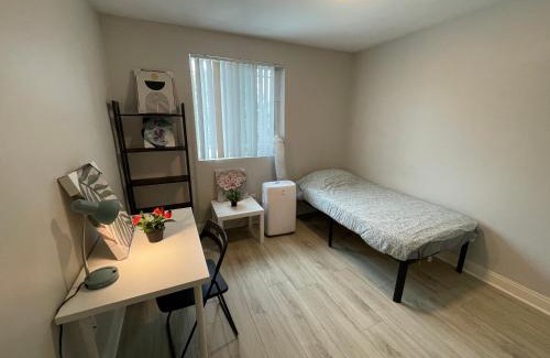 Los Angeles Hostel | Blue Stay near BMO Stadium and USC Private Room