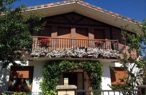 Trucios-Turtzioz Cottage | Cabin ∙ 4 bedrooms ∙ 8 guests