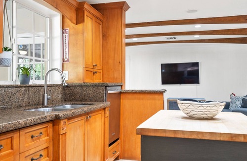 Hollywood Lakes House | Casa Serena 5/3 for 8-Heated Pool- Beach-Jacuzzi