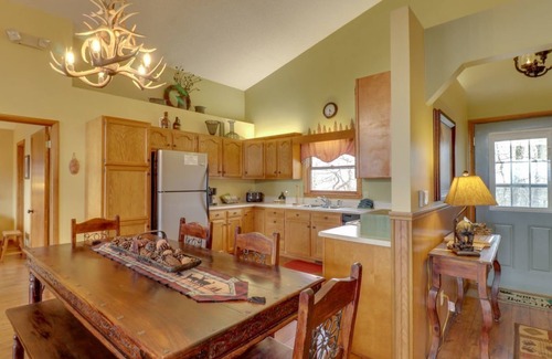 Sylva Cabin | Cedar log home paradise w/mountain views - billiards and foosball