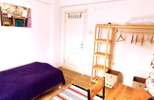 Bodrum City Center Apartment | Central, Cozy, Spacy, Wide Terrace, Garden, 2BR, Free Parking, Fast Wi-Fi, 4ppl