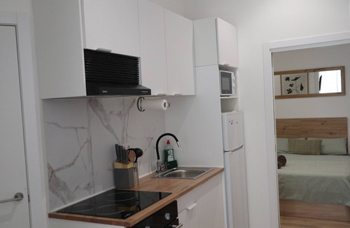 Quintana Apartment | Charming 2-bedroom apartment with WiFi, AC in beautiful Madrid B1