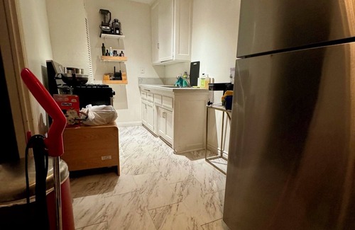 Westwood Apartment | Chic 1-bedroom apartment in fabulous Century City with WiFi, AC