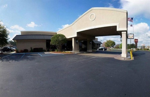 Dothan Hotel | Clarion Inn & Suites Dothan South