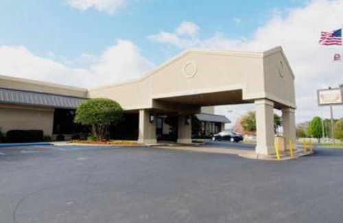 Dothan Hotel | Clarion Inn & Suites Dothan South