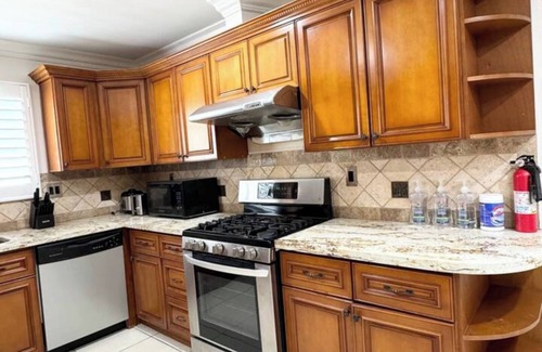 Westminster House | Coastal Getaway near Disneyland/Knott’s Berryfarm
