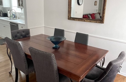 North Hollywood House | Enjoy LA indoor/outdoor living with this modern sun soaked 3BR/2BTH home