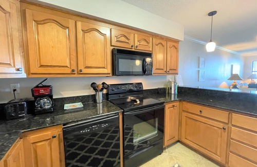 Orange Beach East Condo | Fall Getaway awaits at Jubilee Landing-boat friendly-beautiful views