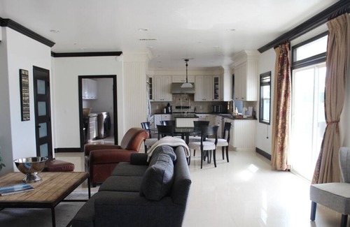Fountain Valley House | Gorgeous 6 Bedroom House - Disneyland & Little Saigon